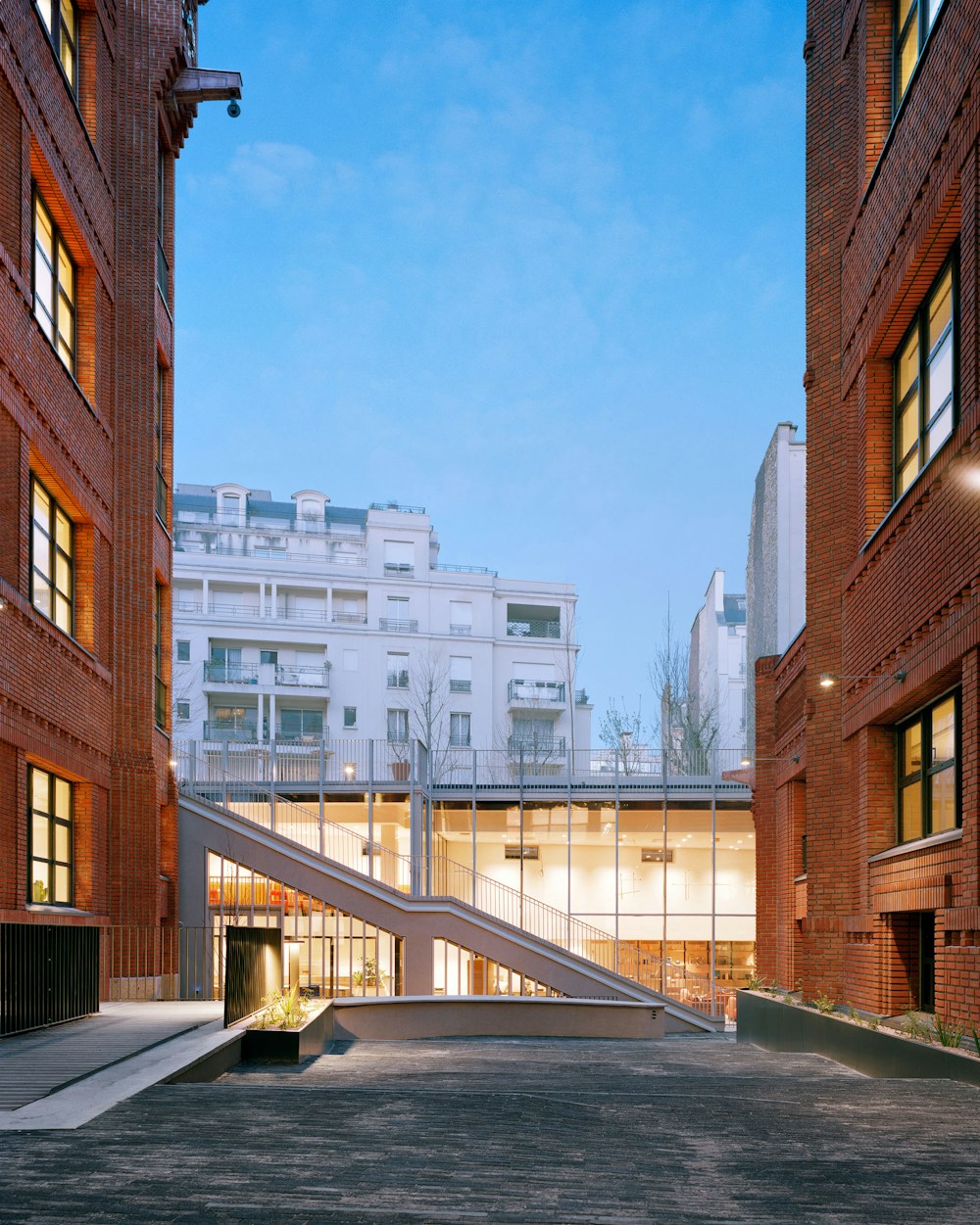 Double-height extension in the courtyard ©Axel Dahl