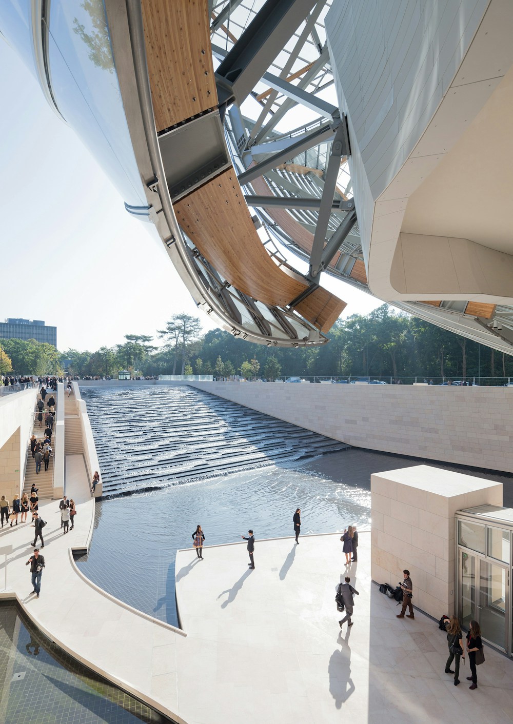 Vue sur le plan d’eau, côté Est