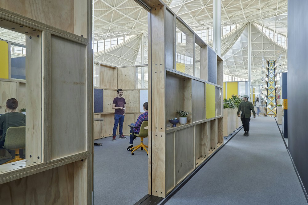 Workspace with Demountable Partitions. (Photo by Bruce Damonte)