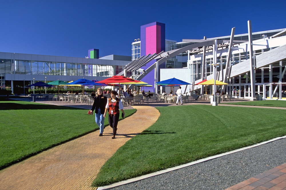Central courtyard (Photo by Tom Fox/SWA Group)