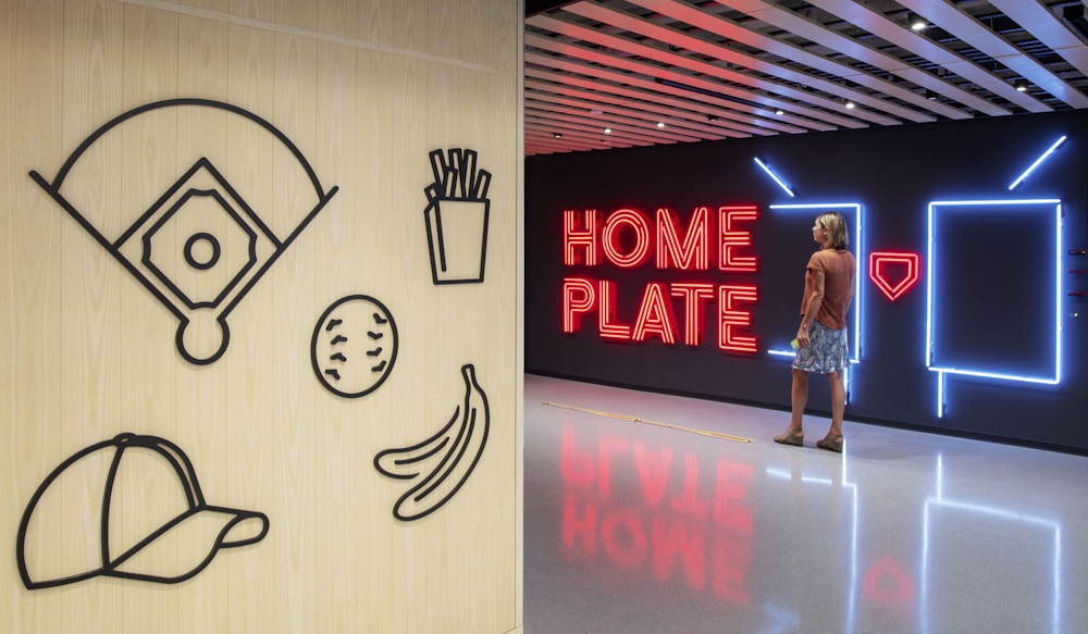 Home Plate, MLB's cafe