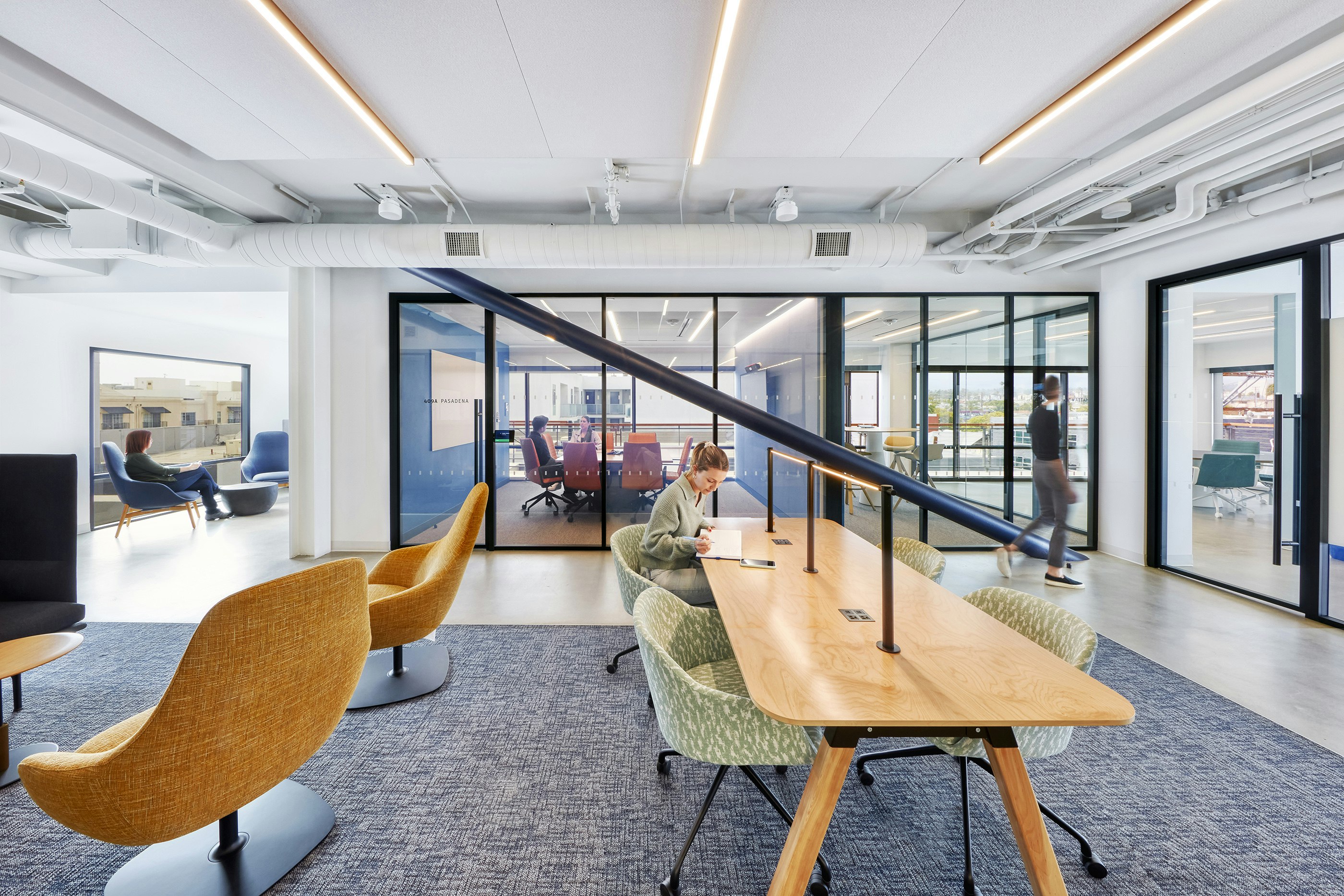 Lounges and meeting rooms offer a variety of workpoints