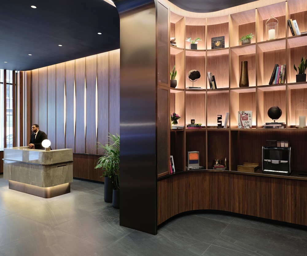 To create an intimate feeling lobby where you could stop and drink your coffee in the morning, read the paper, or do some work; STUDIOS created a series of “rooms” to break down the scale of the space at 545 Madison Avenue..