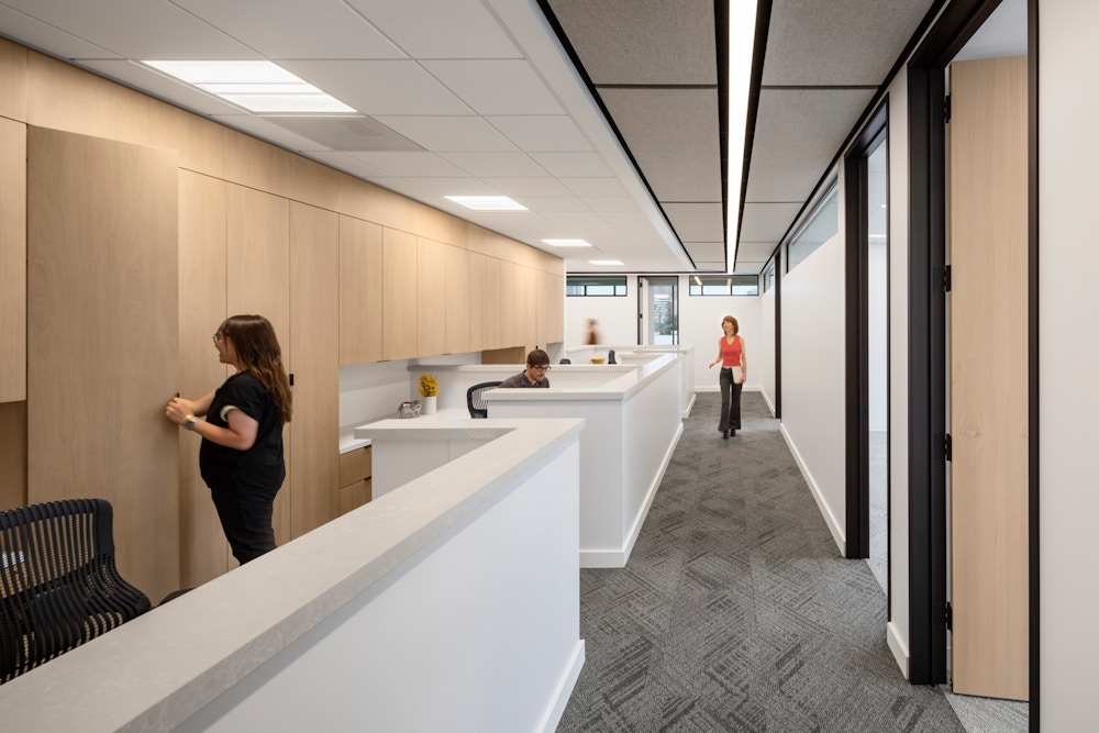 Assistant bay workstations 