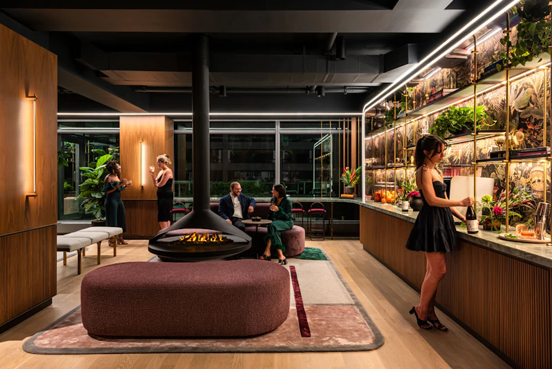 Leonard Lounge