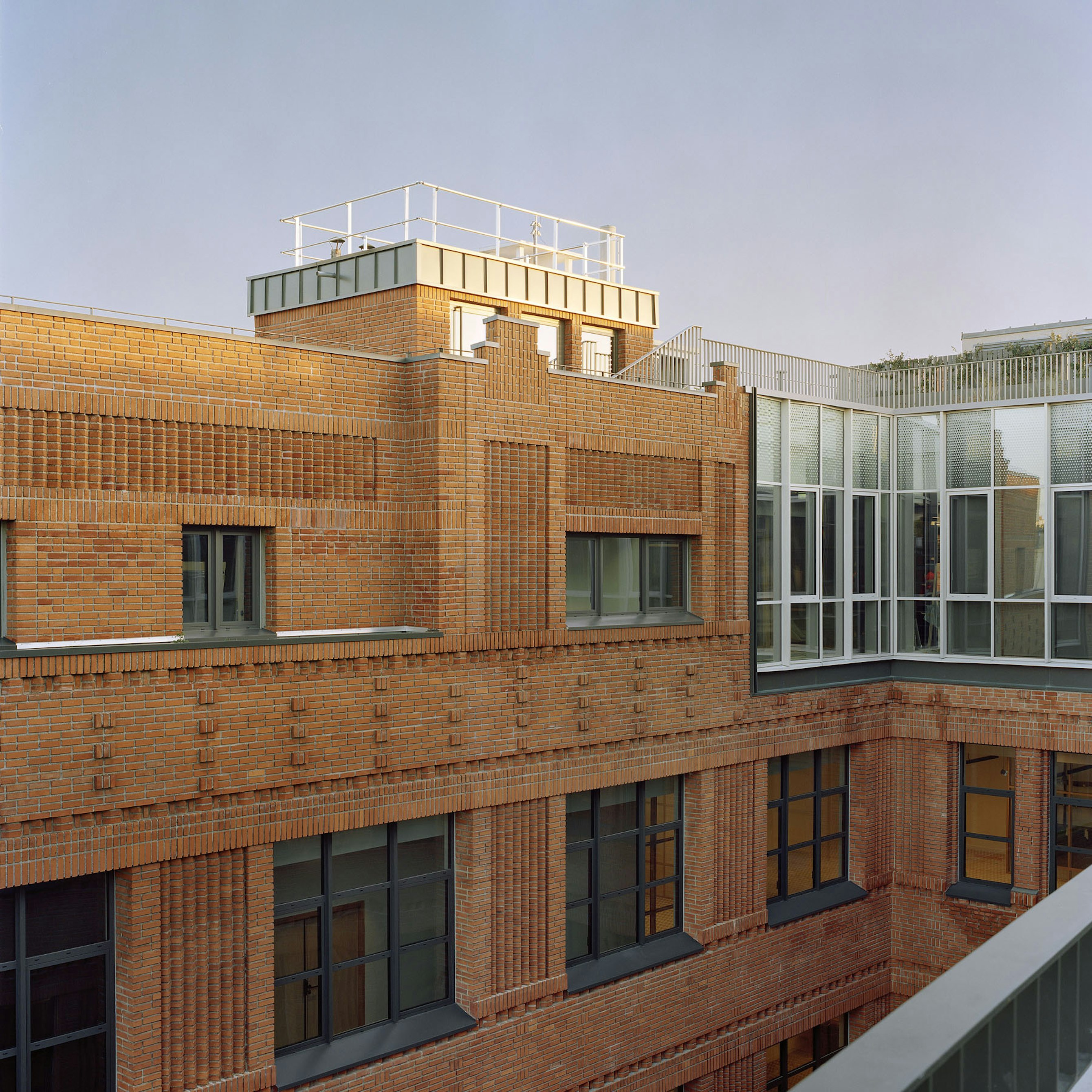 New crowning on Edimbourg's facade ©Axel Dahl