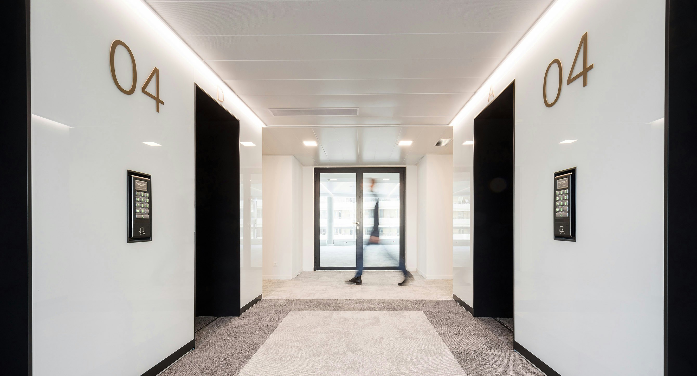 Palier d’ascenseurs © Baptiste Lobjoy