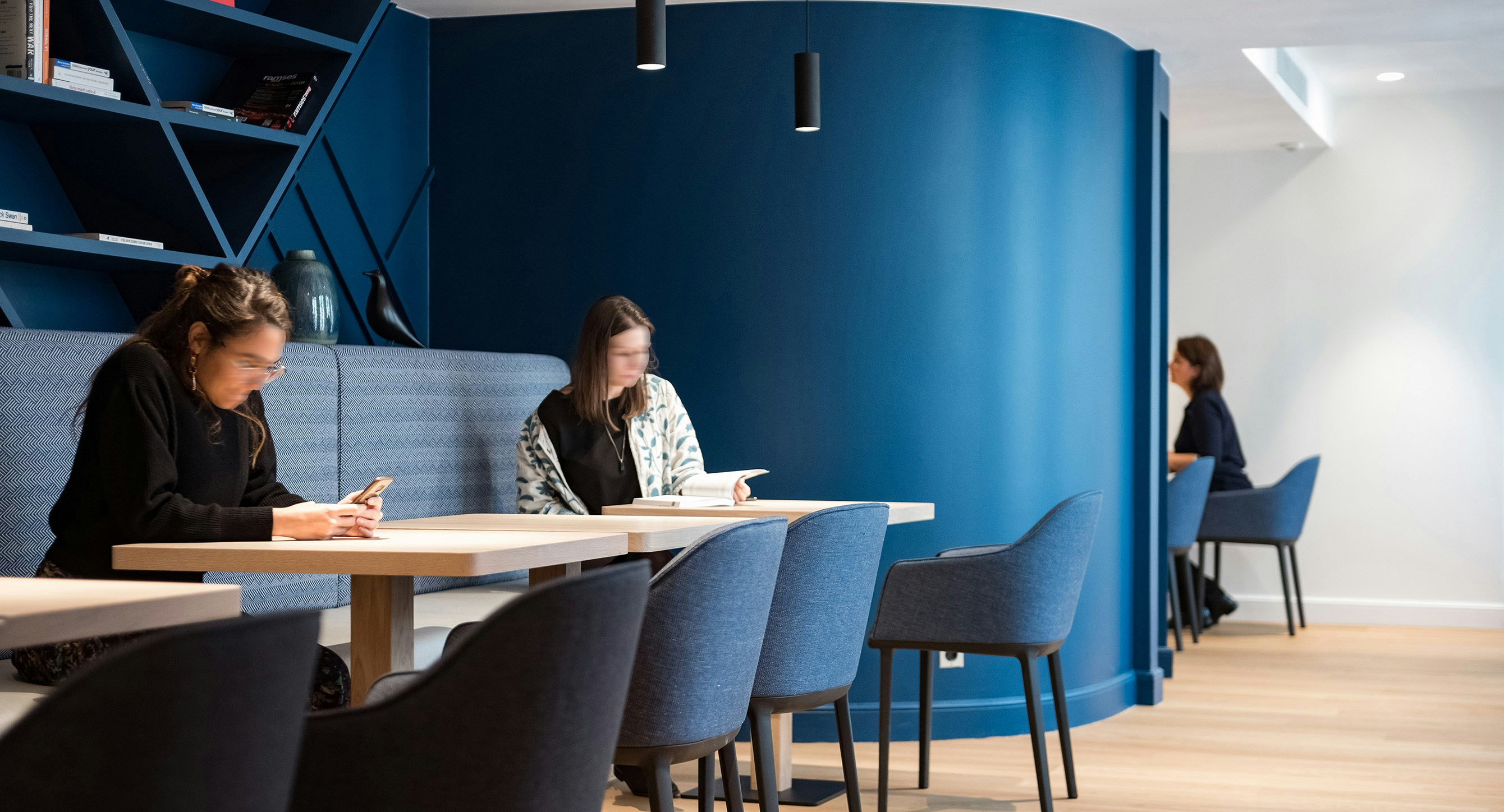 “La Bibliothèque”, détail © Baptiste Lobjoy