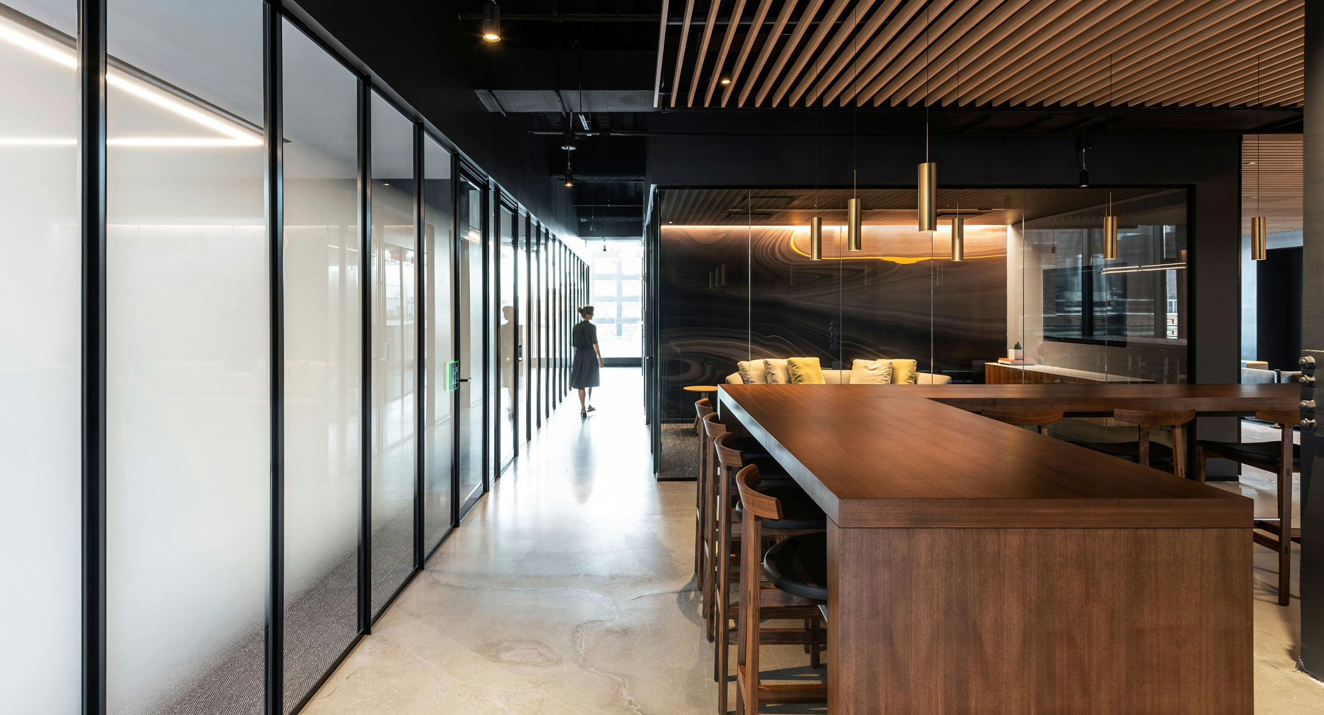 Central prefunction area with closed gathering spaces surrounding